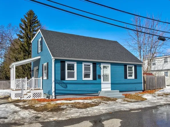 11 Dingwell St, Lowell, MA 01851