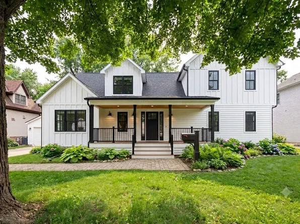 707 Glenshire Rd, Glenview, IL 60025