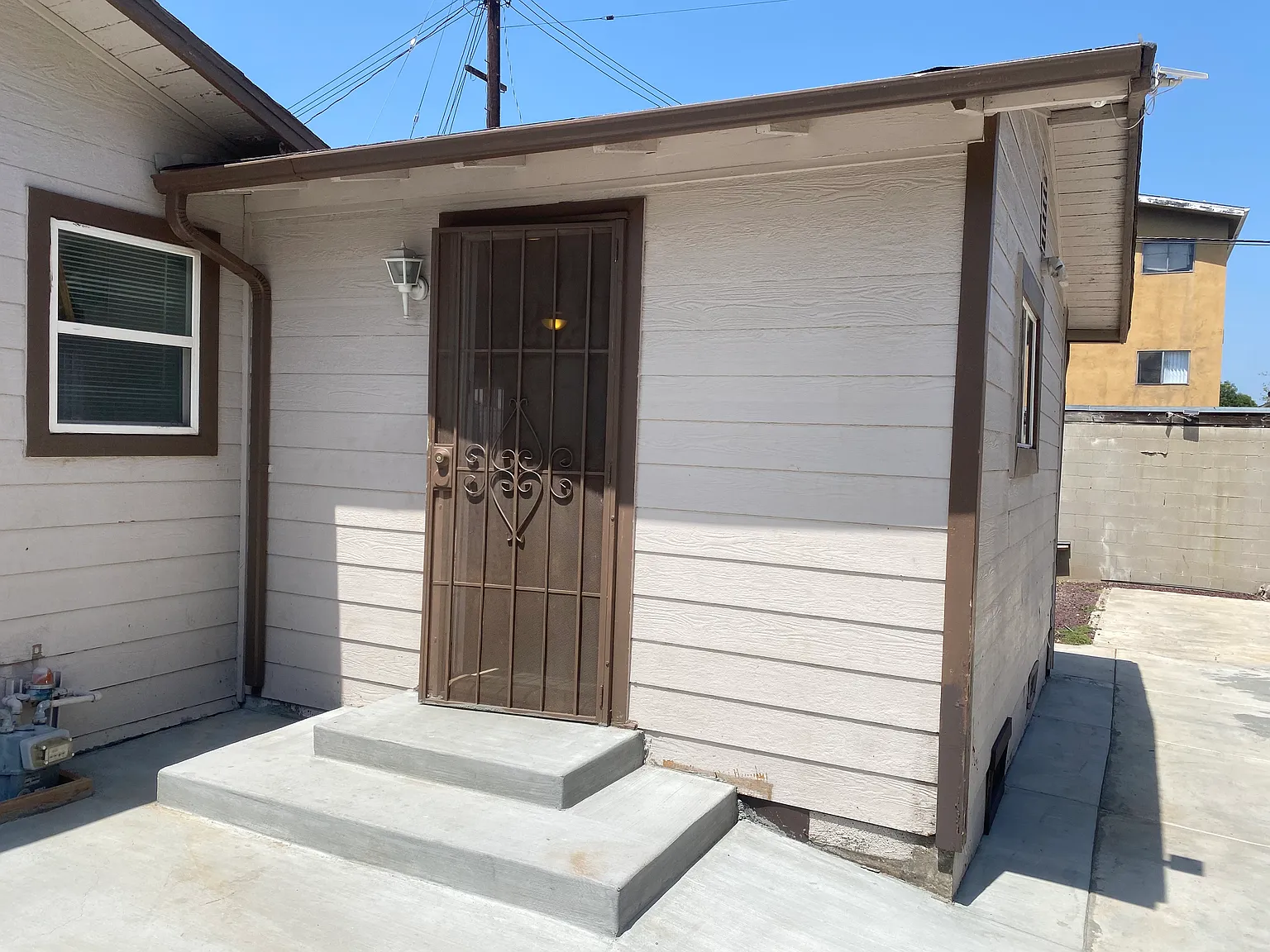 502 N Monterey St — Photo 4