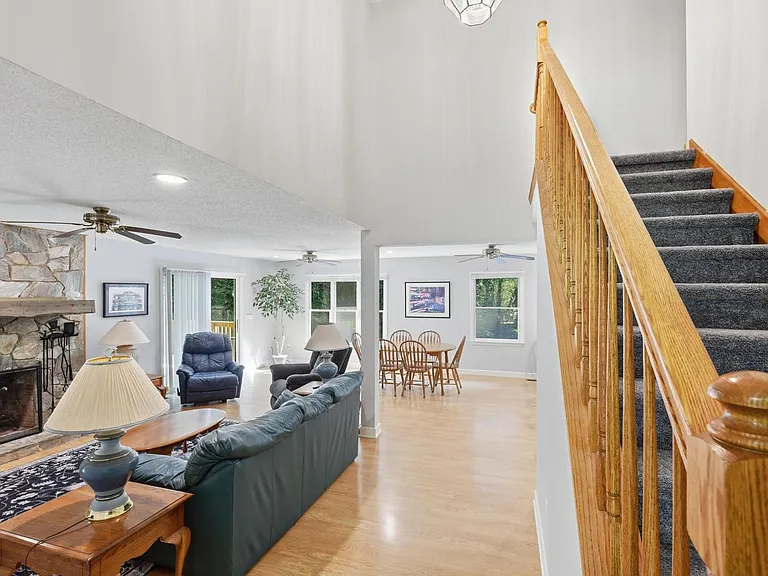 2726 Pheasant Run St — Photo 2
