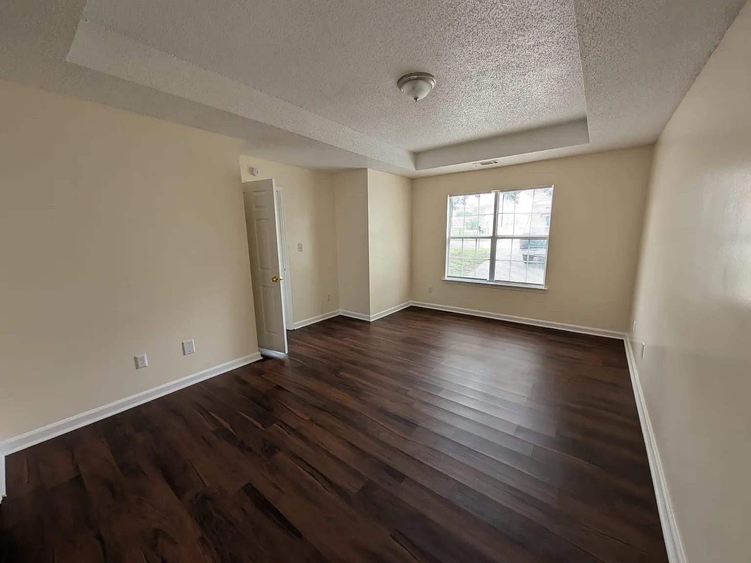 4 bed, 1339 sqft, $1,870 — Photo 4