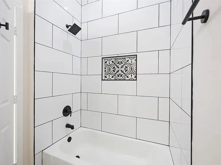 5862 Southington St — Photo 16