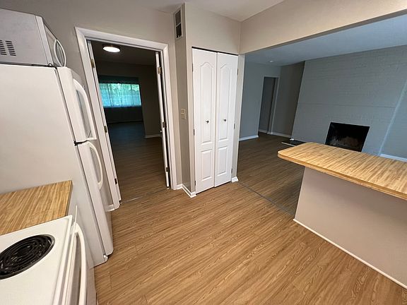 3rd image of 329 Harvest Dr