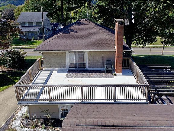 4th image of 1107 Wooster Rd