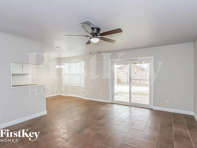 10819 Sagewind Dr — Photo 3