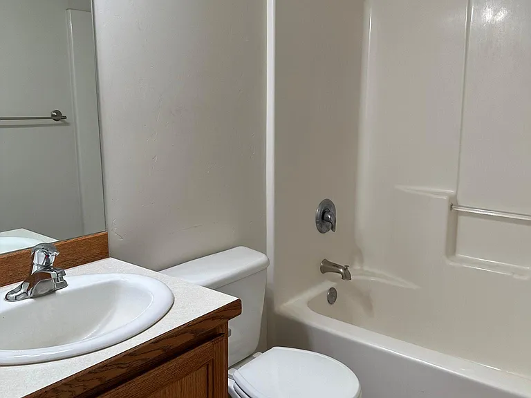 571 Cedarbrook Dr — Photo 8