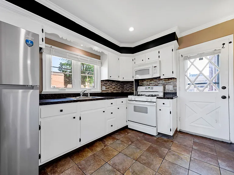 1143 Agnew Dr — Photo 4