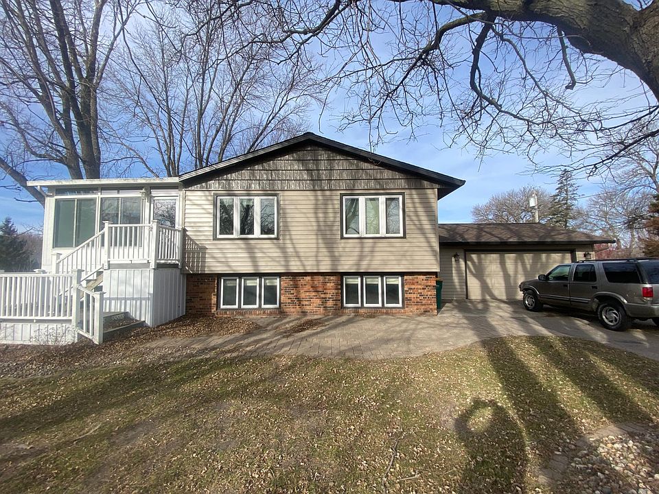 1st image of 202 Devries Ave S