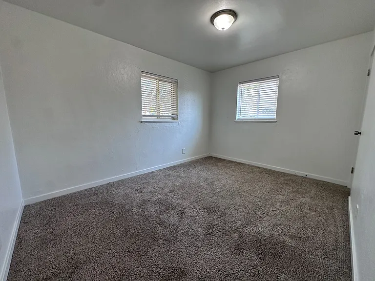 1526 N Ulster St — Photo 4