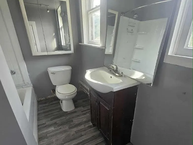 305 W Main St — Photo 7
