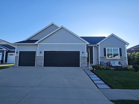 2nd image of 403 Huntington Cir