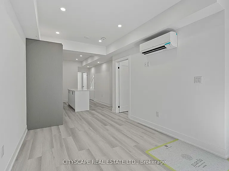 587 Oakwood Ave #2 — Photo 4