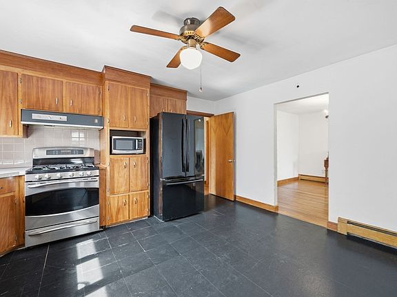 4th image of 84 Oak St