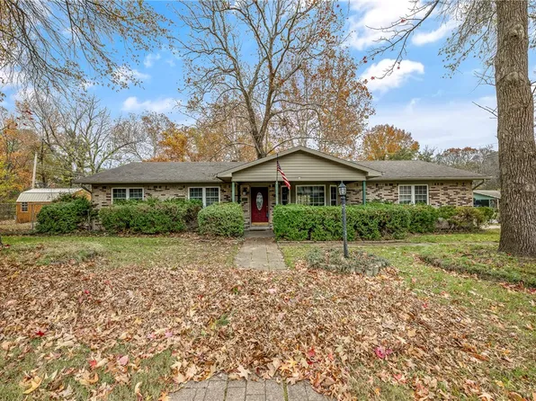 2106 N Briarwood Ave, Fayetteville, AR 72703