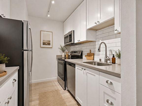 4th image of 1747 Lincoln Ave APT 9A