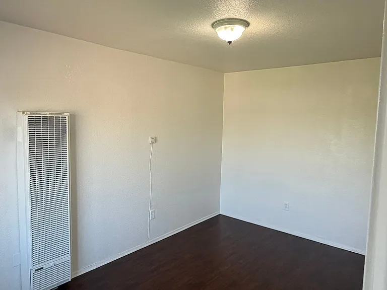 714 E 108th St #7 — Photo 6