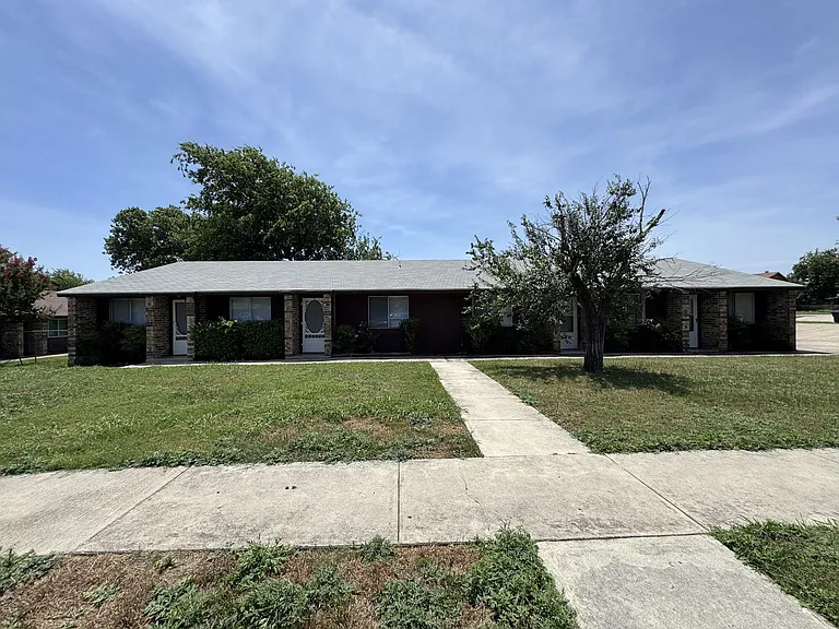 2211 Cascade Drive — Photo 2