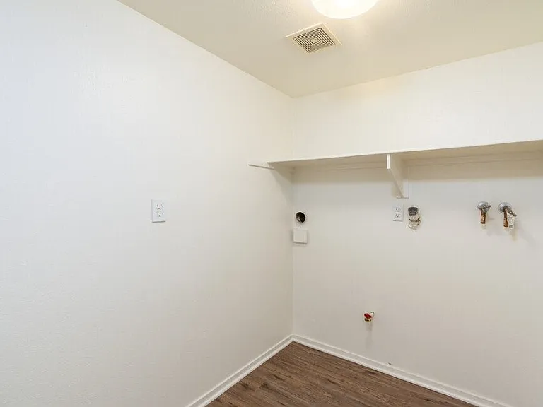 Twin Palm Apartments — Photo 9