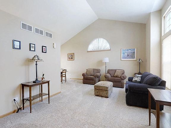 4th image of 937 Cambridge Dr