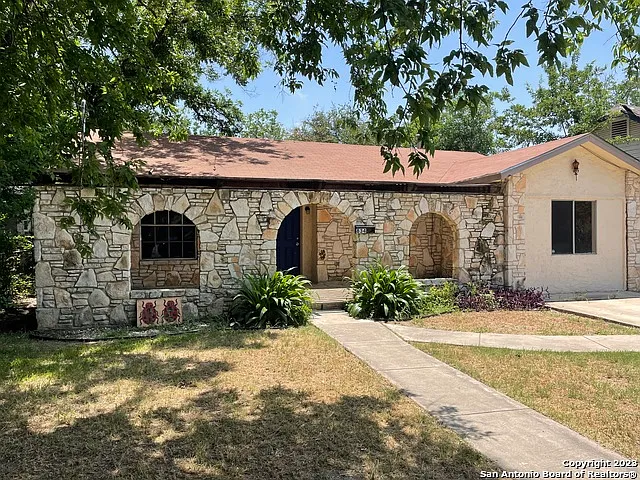 834 Porter St — Photo 2