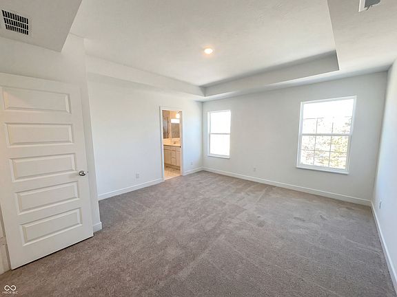 4th image of 5875 Farwell Ave