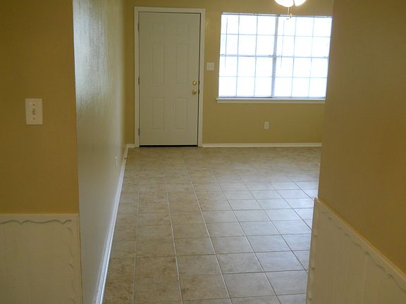 3rd image of 2708 Wyandotte Way