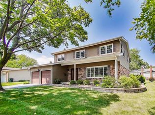 206 W Hintz Rd, Arlington Heights, IL 60004