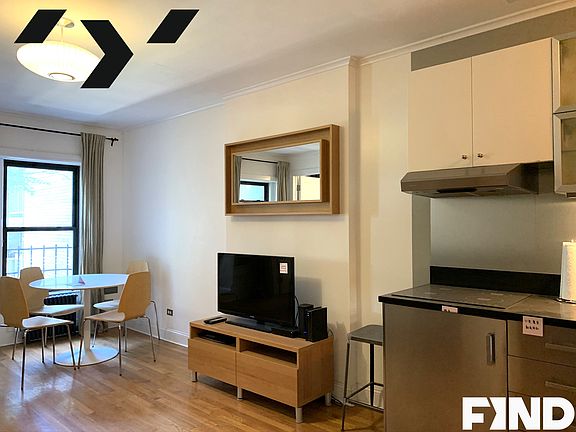3rd image of 129 E 60th St #4R