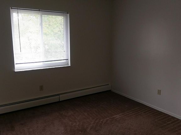 3rd image of 1725 Garden Ln APT 6
