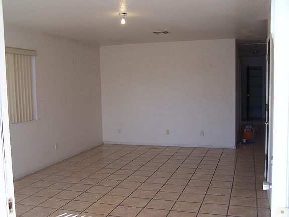 4th image of 1801 Hualapai Dr