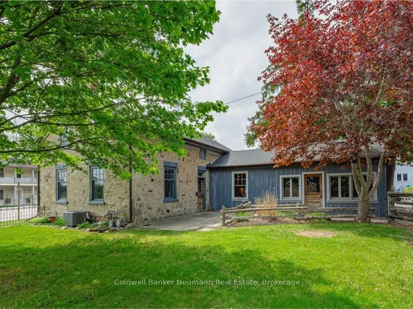 52 Brock Rd S, Puslinch, ON N0B 2J0