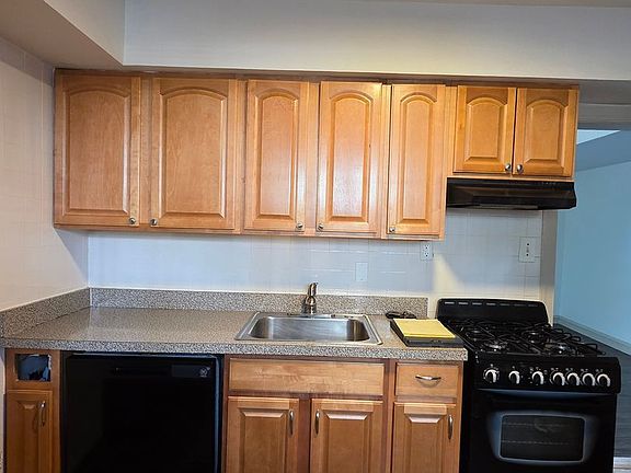 4th image of 2817 W Queen Ln APT C