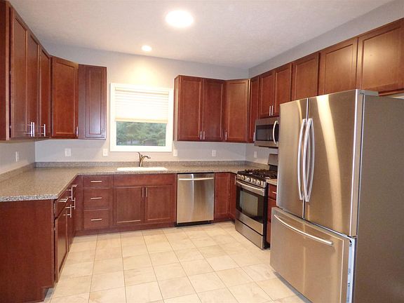 5th image of 50611 Jeanine Pl