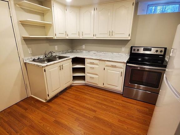 3rd image of 47 Duane St APT 1