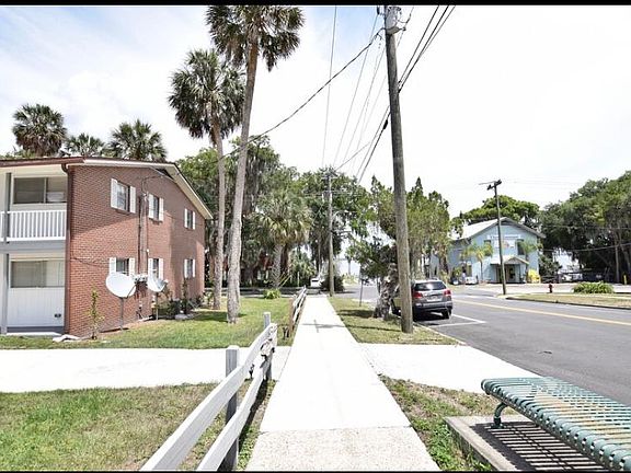 3rd image of 11 N Lake St APT 2
