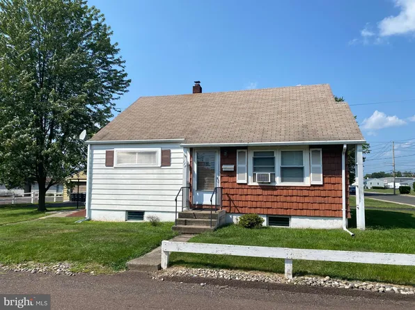 118 S 14th St, Quakertown, PA 18951