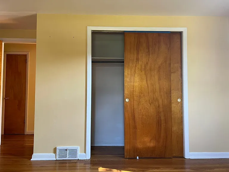 2197 Kings Hwy — Photo 10