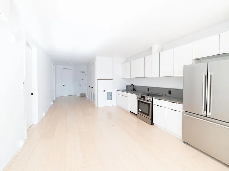3400-3416 Piedmont Ave — Photo 2