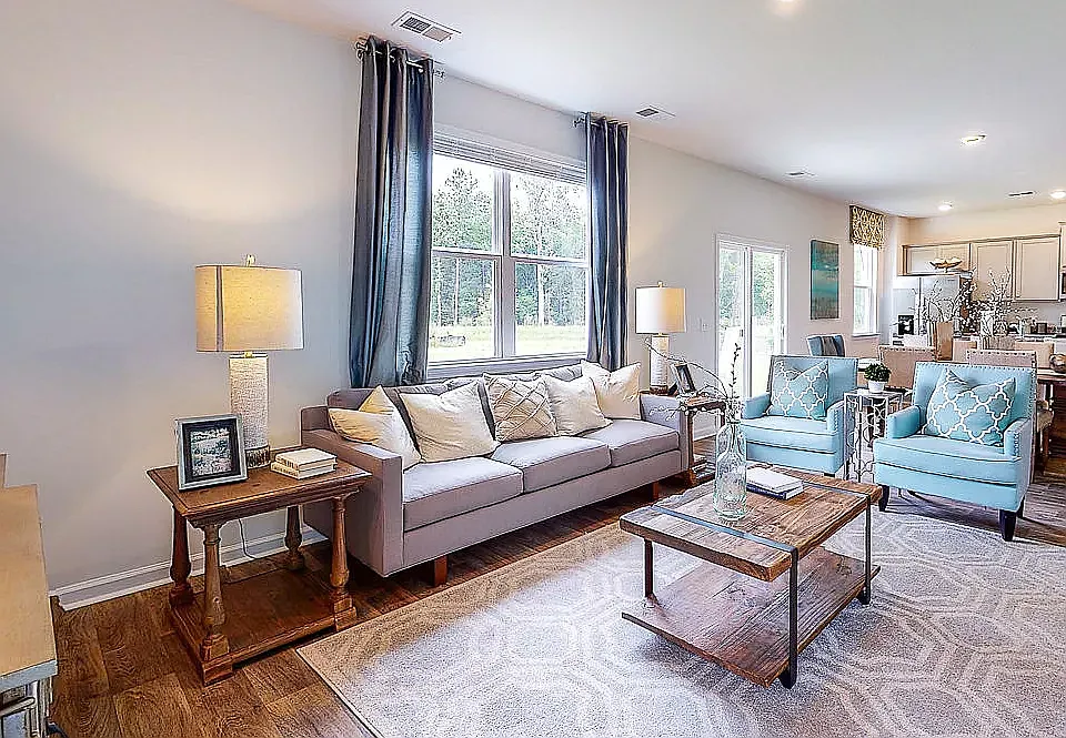 4 bed, 2000 sqft, $2,500 — Photo 3