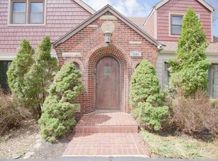 5404 Chadwick Rd, Fairway, KS 66205