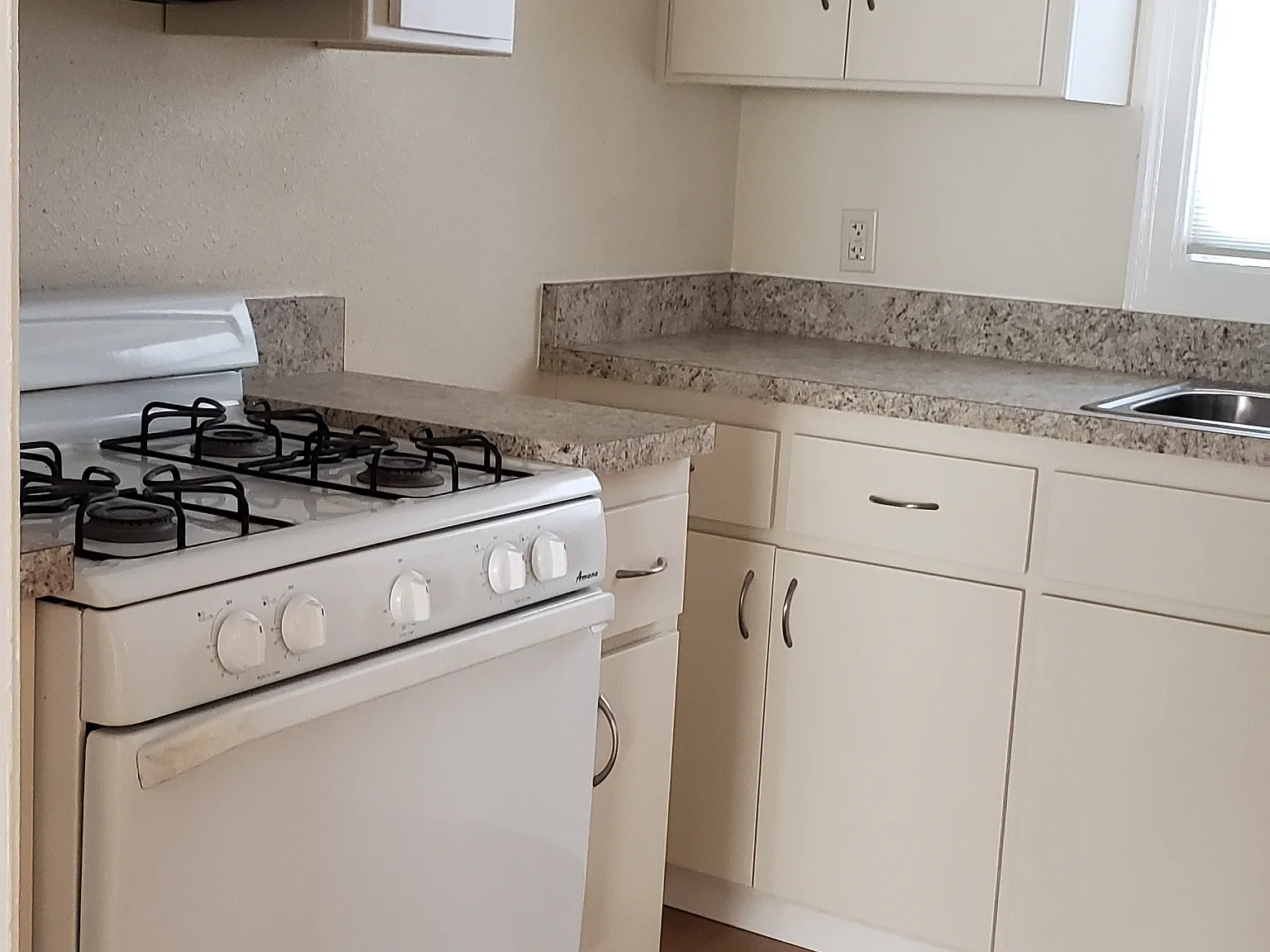 10264 Larkin Rd — Photo 4