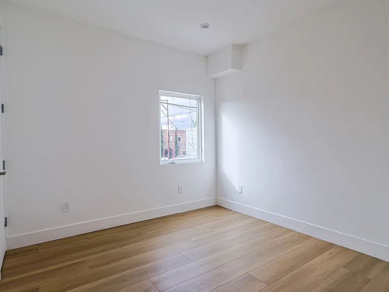 1915 S Palm Grove Ave — Photo 15