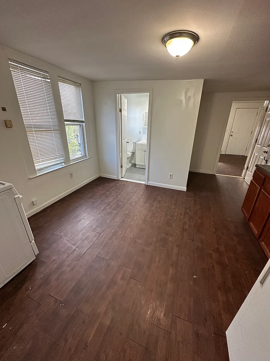 Building Photo - 27 Hickory St #3S