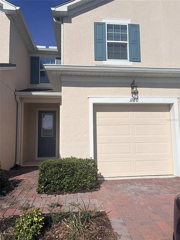 3 bed, 2.5 bath, 1585 sqft, $2,100 — Photo 3