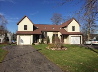 61 Woodstone Cir, Webster, NY 14580