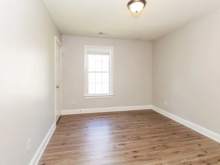 1909 Olsen Ln — Photo 13