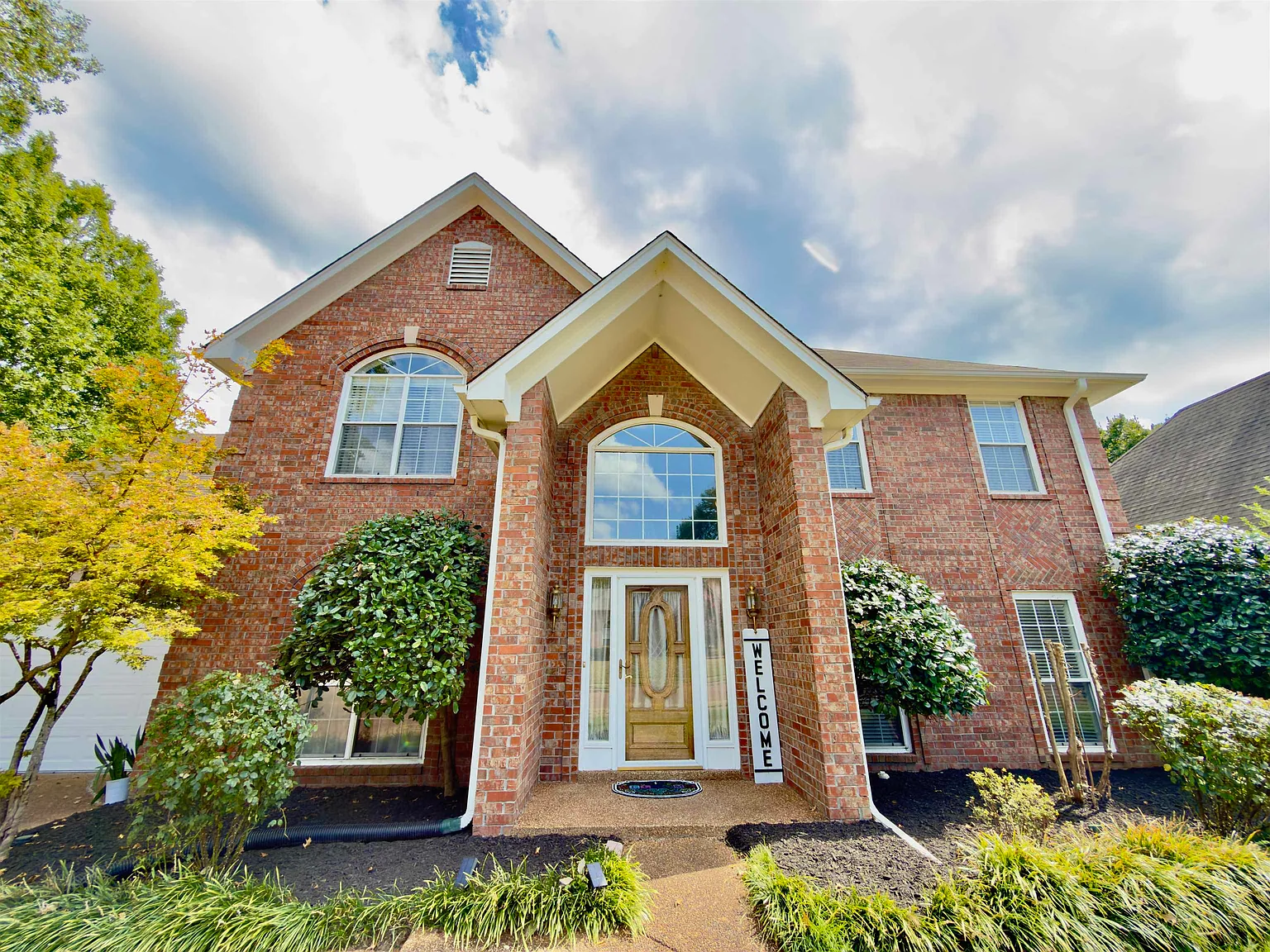 4 bed, 2.5 bath, 2991 sqft, $2,800 — Photo 2