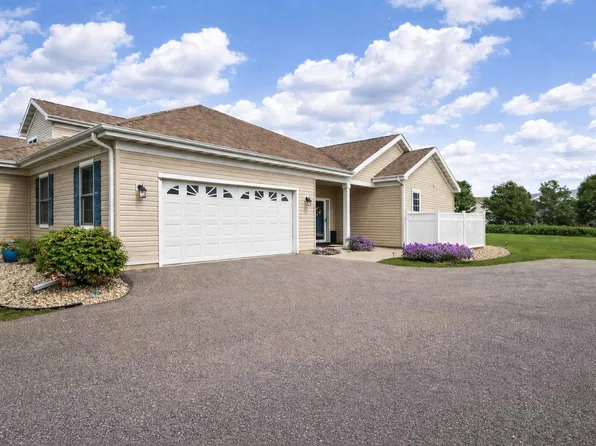 3331 N Stone Creek Cir, Madison, WI 53719