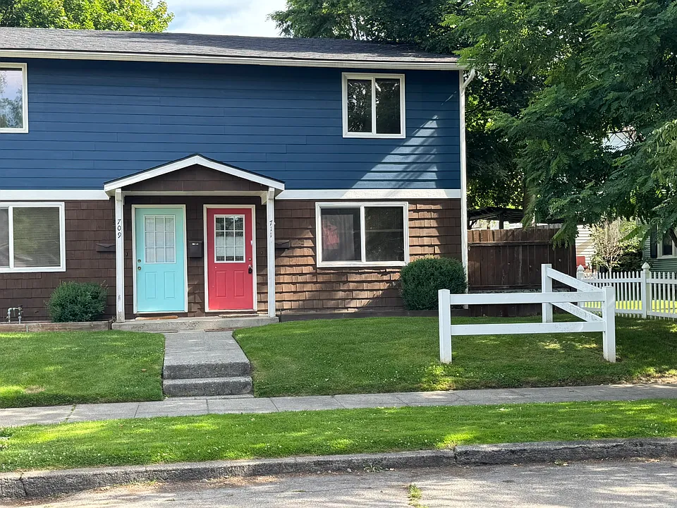 711 E Wallace Ave