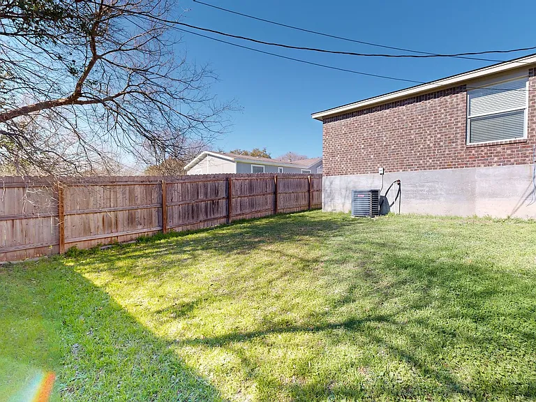 914 Ramblewood St #B — Photo 18